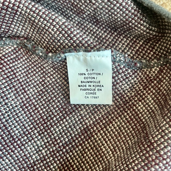 Gap Grey, Cream and Red Plaid Vest in Size Small - Picture 6 of 6